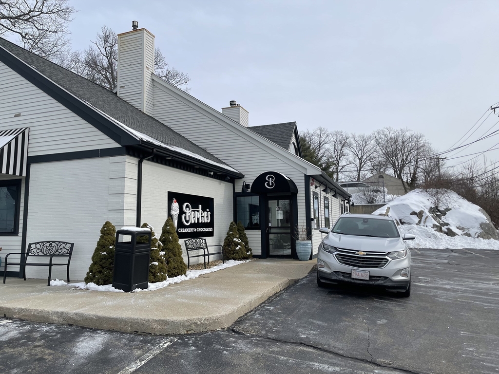 198 E Main St