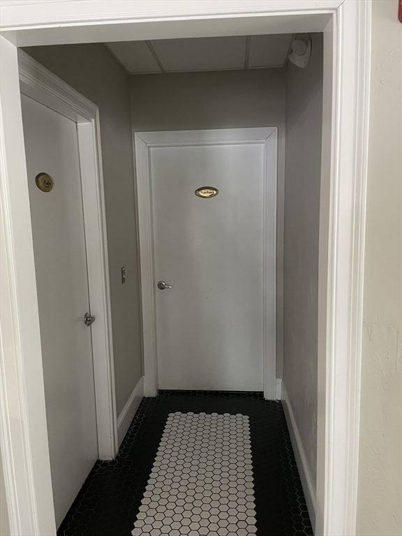 198 E Main St