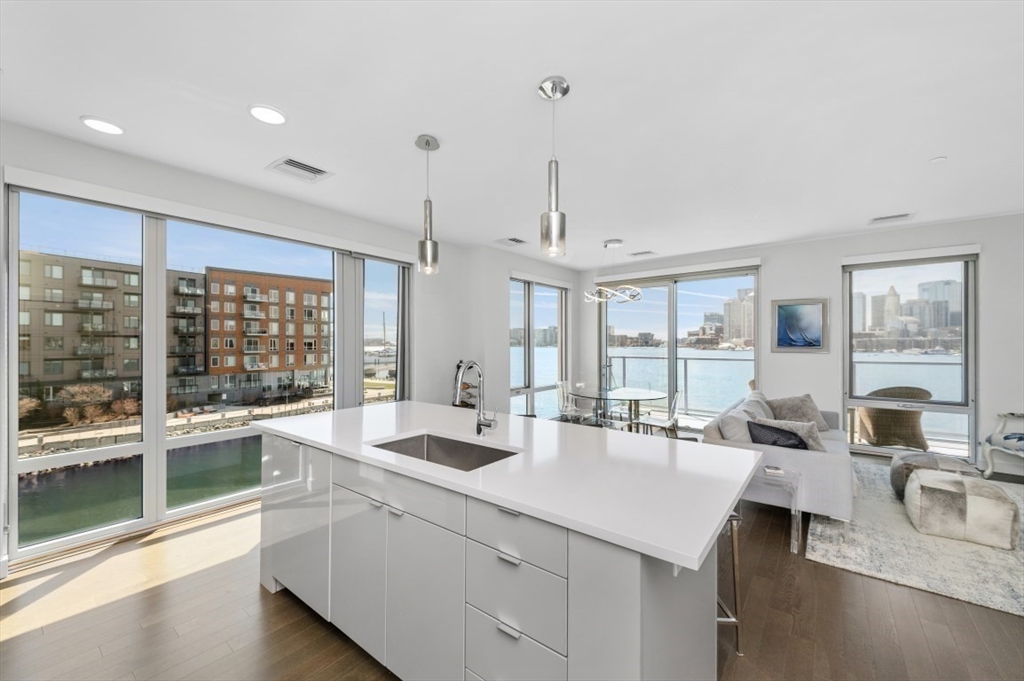 65 Lewis St 306