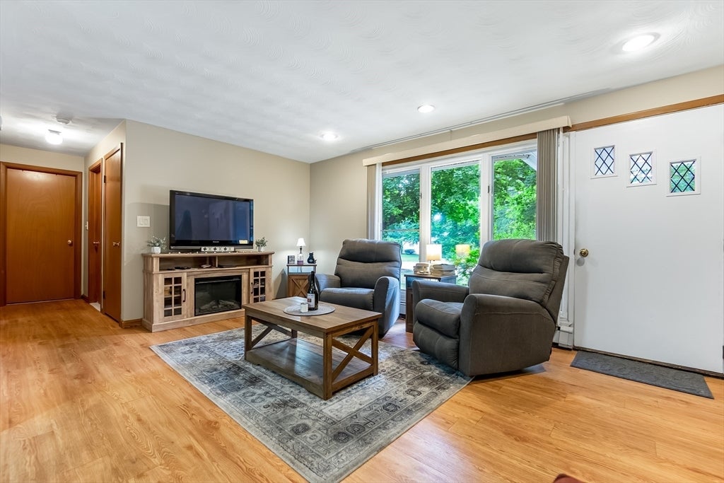 64 Hemenway Rd, Framingham, MA Photo #4