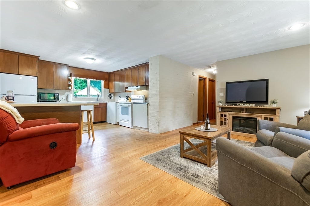 64 Hemenway Rd, Framingham, MA Photo #7