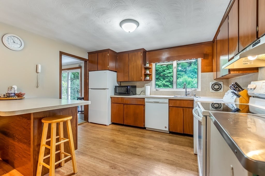 64 Hemenway Rd, Framingham, MA Photo #8