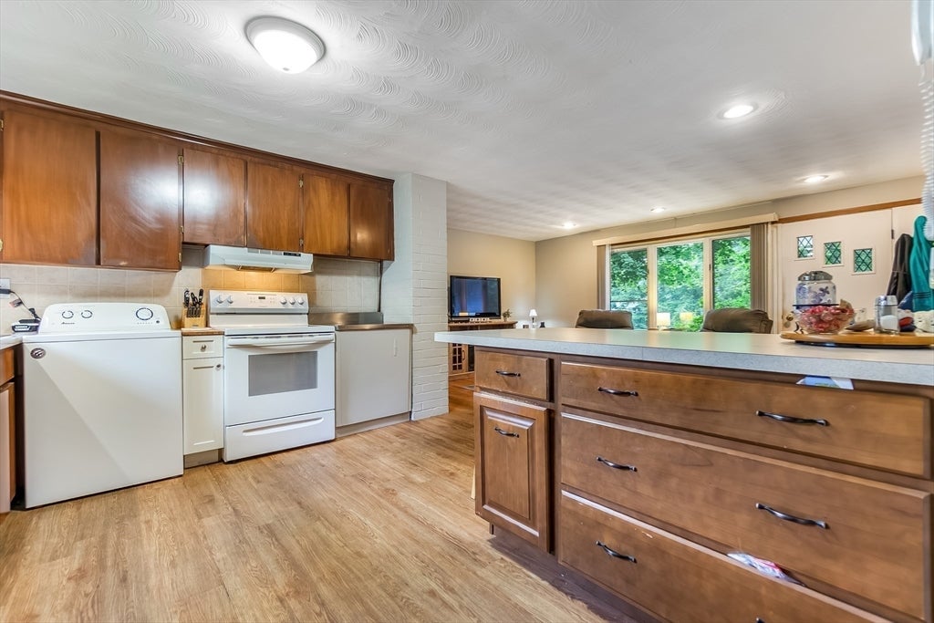 64 Hemenway Rd, Framingham, MA Photo #10