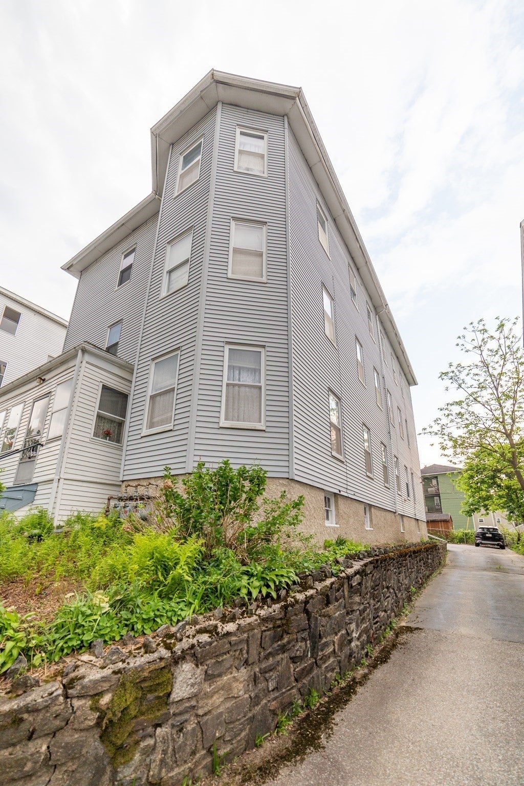 5 Suffield St
