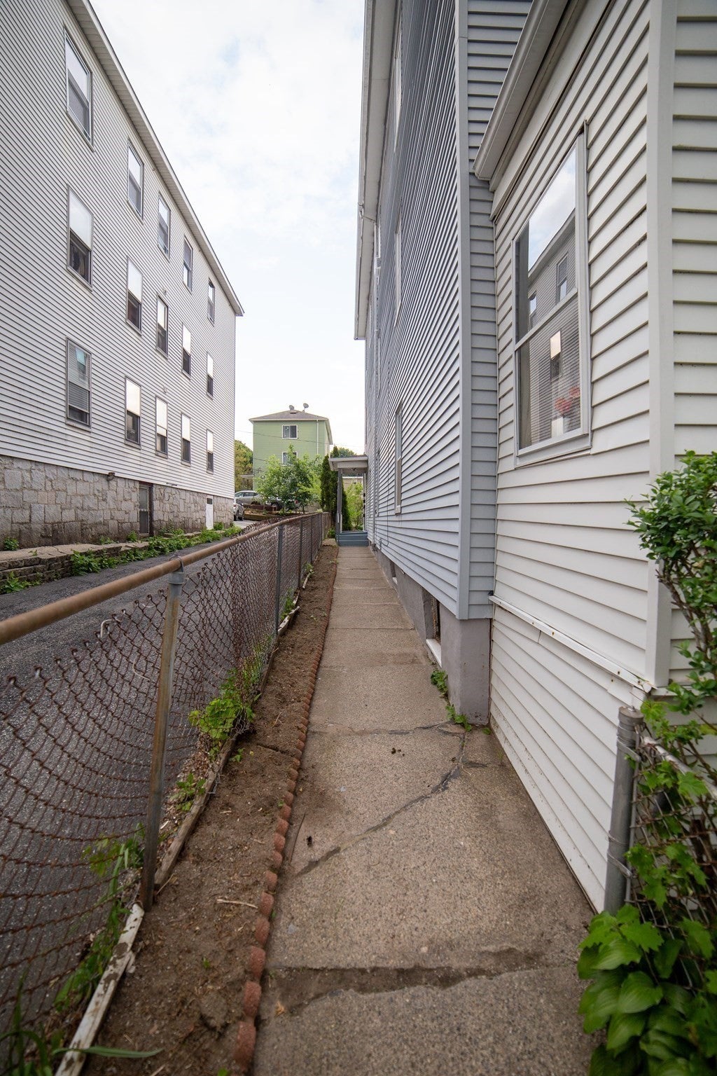 5 Suffield St