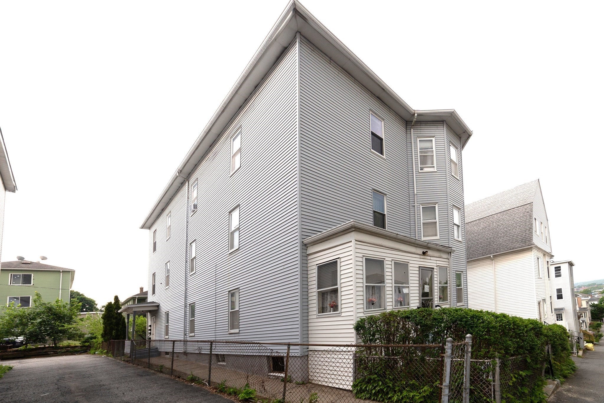 5 Suffield St