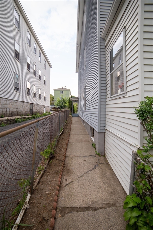 5 Suffield St