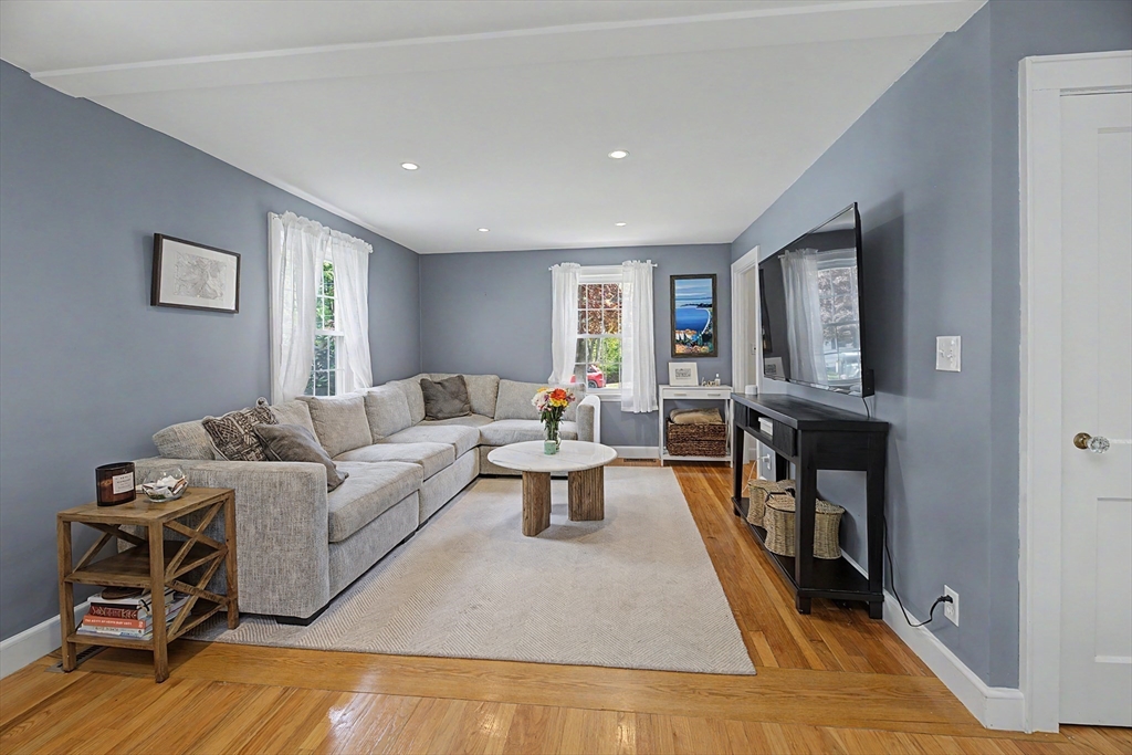 9 Macdonald Circle, Walpole, MA Photo #8
