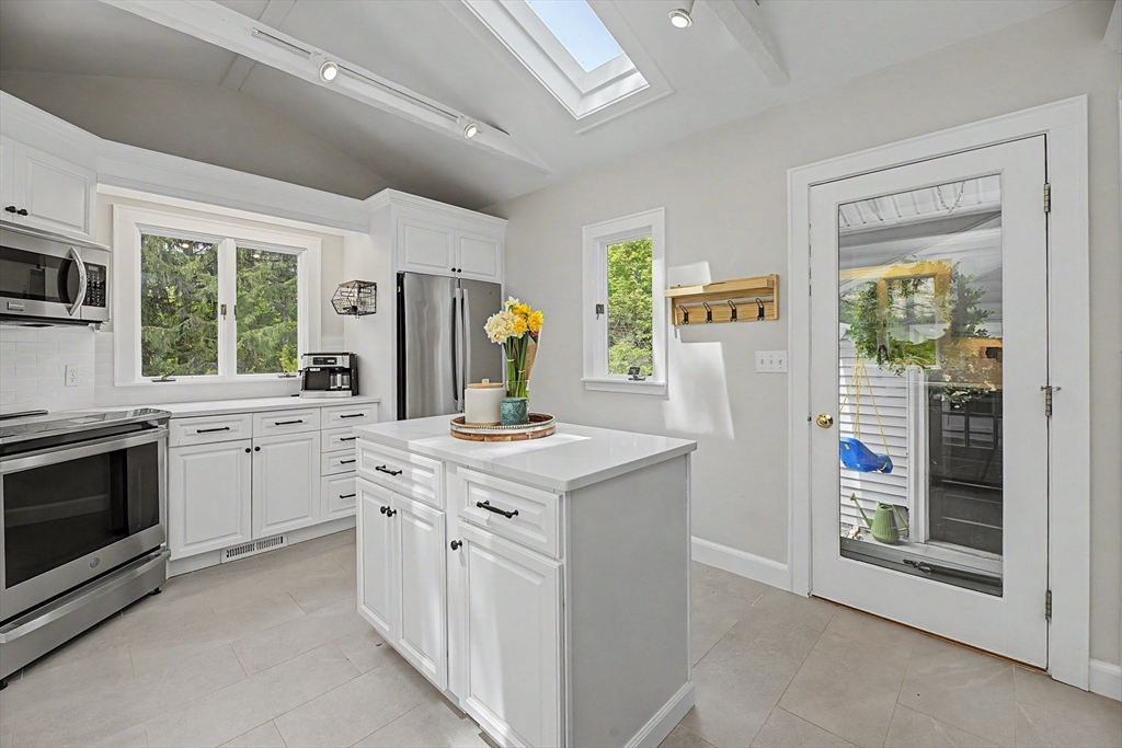 9 Macdonald Circle, Walpole, MA Photo #13