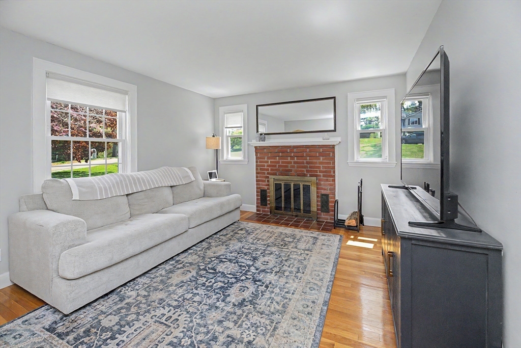 9 Macdonald Circle, Walpole, MA Photo #5