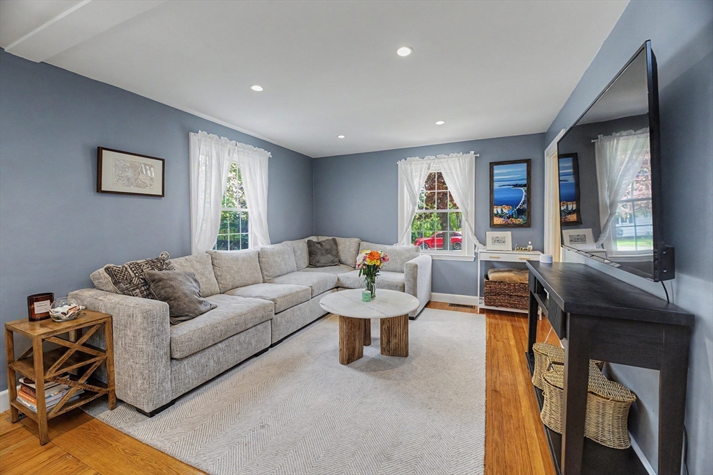 9 Macdonald Circle, Walpole, MA Photo #7