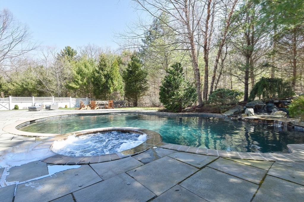 4 Sturbridge Road