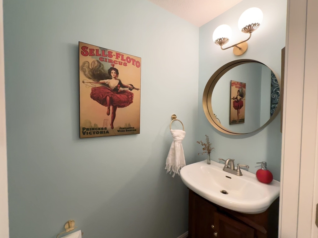 Medfield, Massachusetts 02052, United States, 2 Bedrooms Bedrooms, ,2 BathroomsBathrooms,Residential,Active,103416