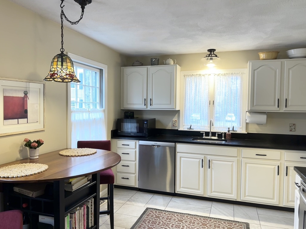 Medfield, Massachusetts 02052, United States, 2 Bedrooms Bedrooms, ,2 BathroomsBathrooms,Residential,Active,103416