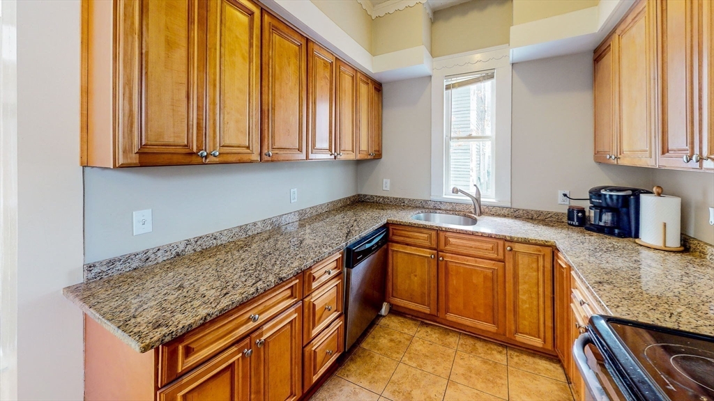 24 Cabot St 1