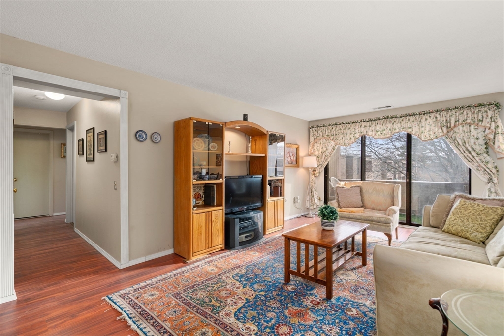 24 Shrewsbury Green Dr J