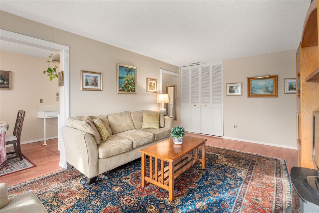 24 Shrewsbury Green Dr J