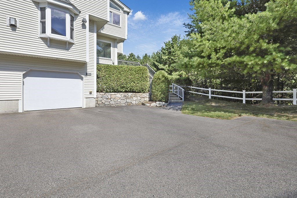 1303 Old Bridge Ln 1303