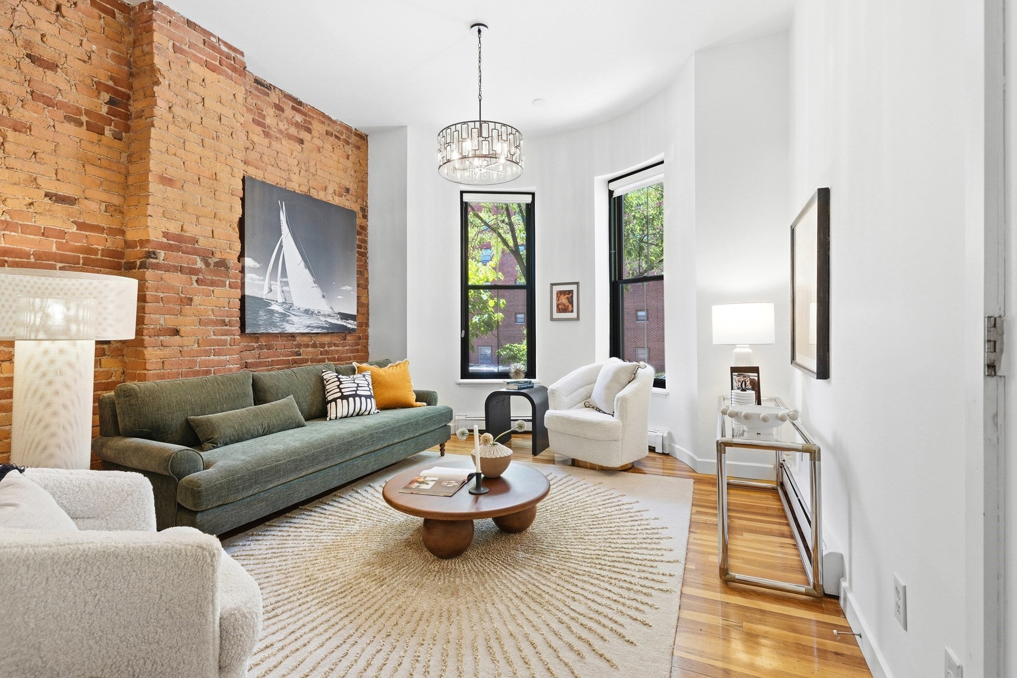 370 Columbus AVE