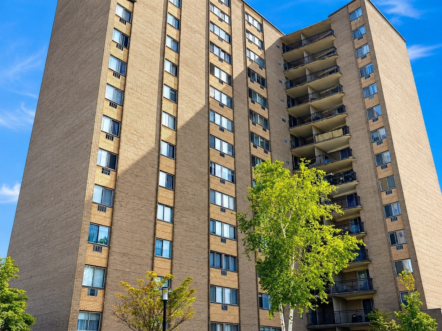 1025 Hancock St