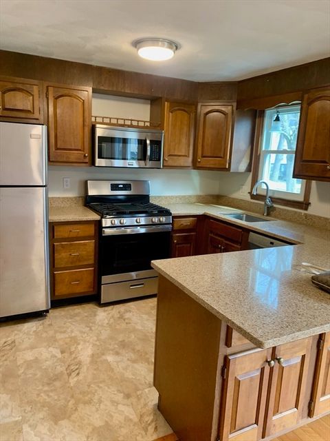 136 Wellman Ave 136 Chelmsford MA 01863