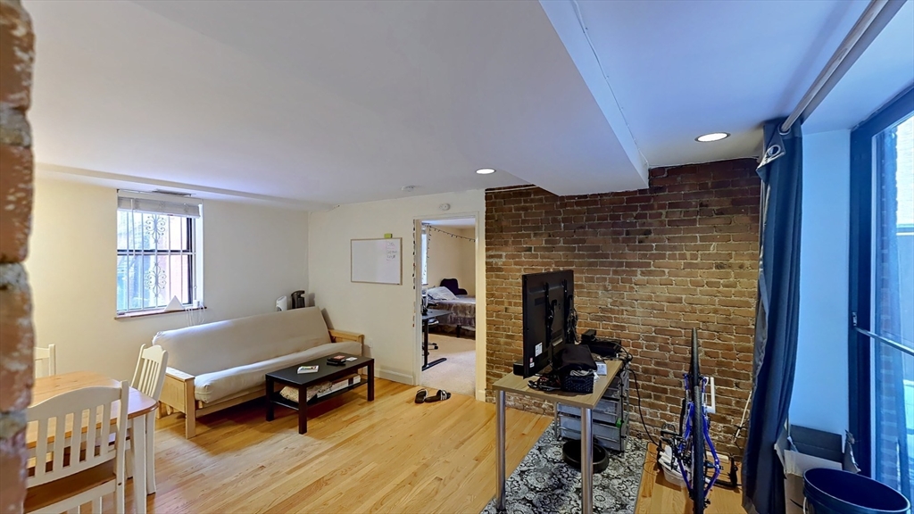 111 Gainsborough Street 005