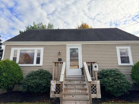 26 Colonial Rd Peabody MA 01960