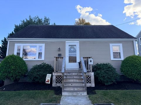 26 Colonial Rd Peabody MA 01960