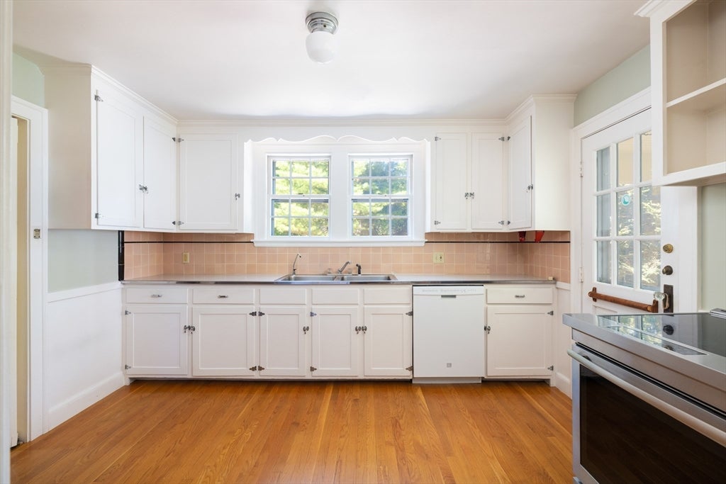 59 Hinckley Rd, Newton, MA, 59 Hinckley Rd, Newton, MA Photo #4