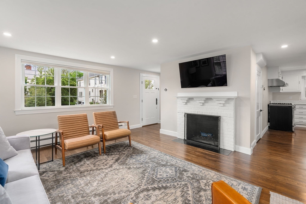 91 Evans St