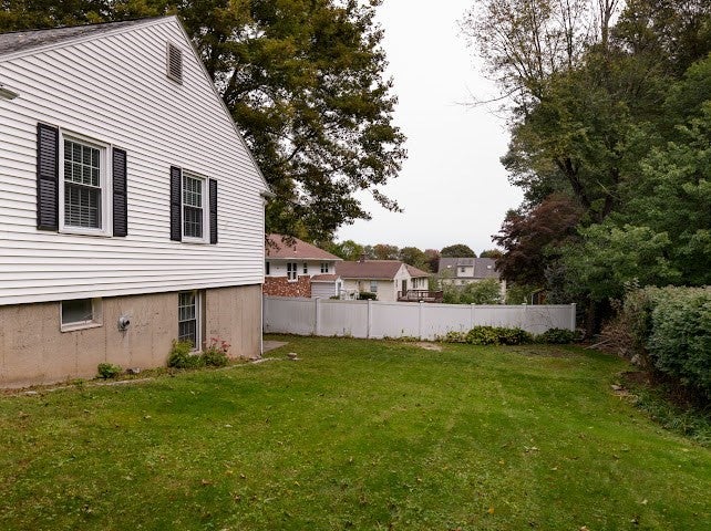 35 Vista Dr, Shrewsbury, MA Photo #3