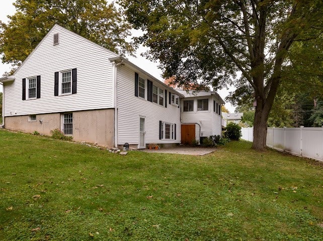 35 Vista Dr, Shrewsbury, MA Photo #4