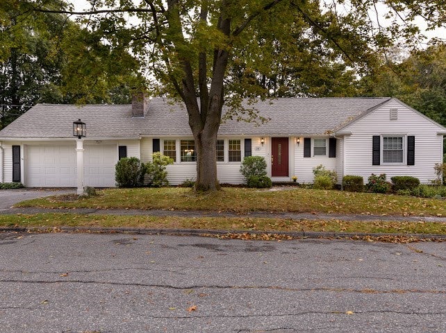 35 Vista Dr, Shrewsbury, MA Photo #1