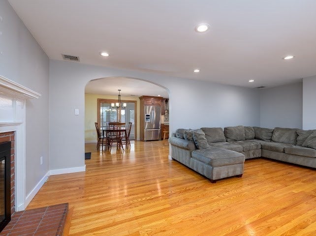35 Vista Dr, Shrewsbury, MA Photo #9
