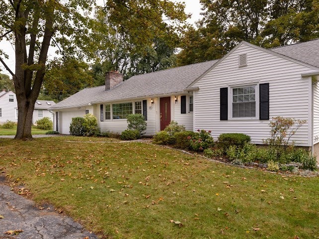 35 Vista Dr, Shrewsbury, MA Photo #2