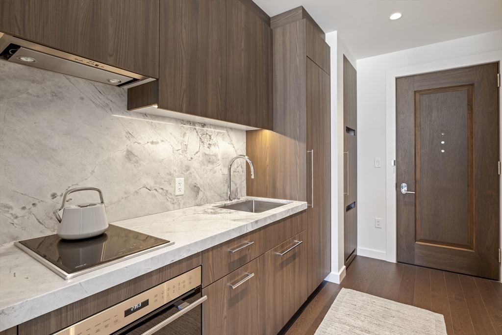430 Stuart St 1601