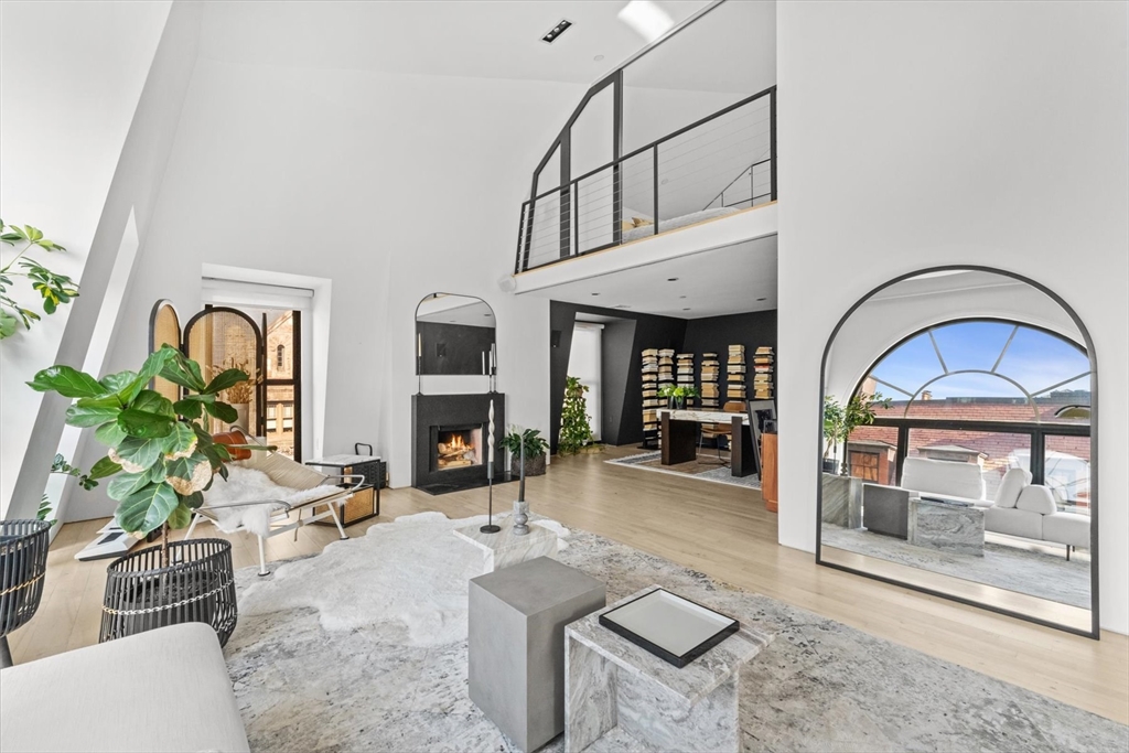 201 Newbury St 506