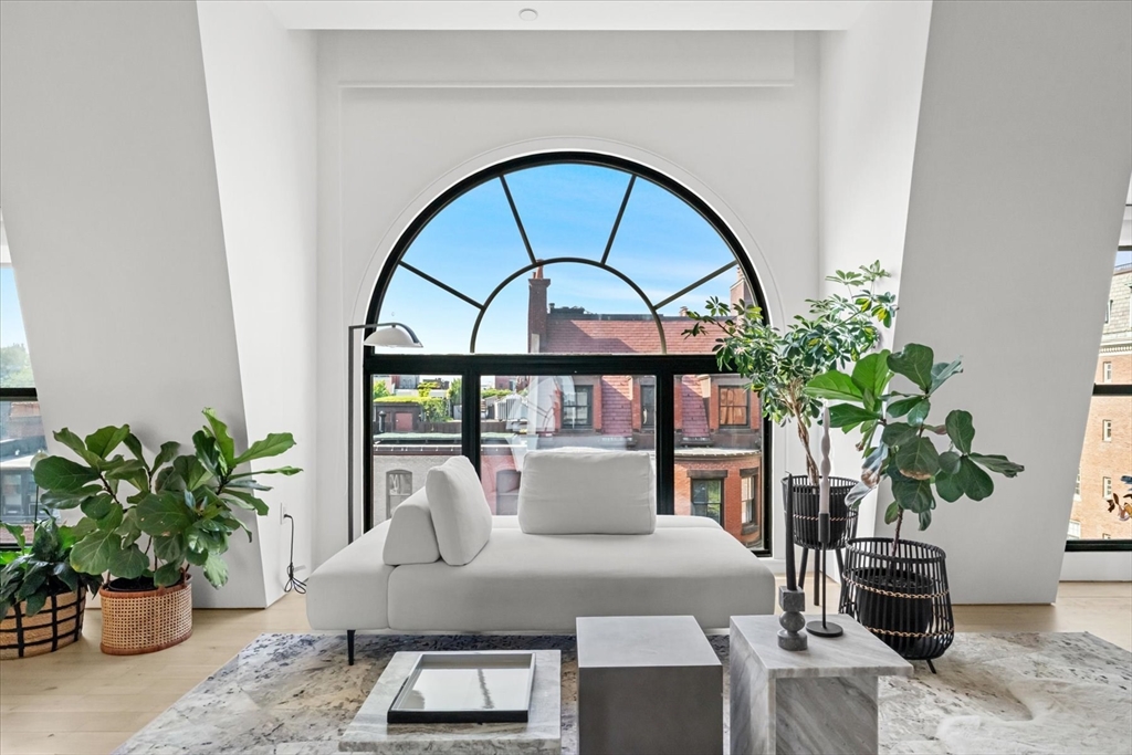 201 Newbury St 506