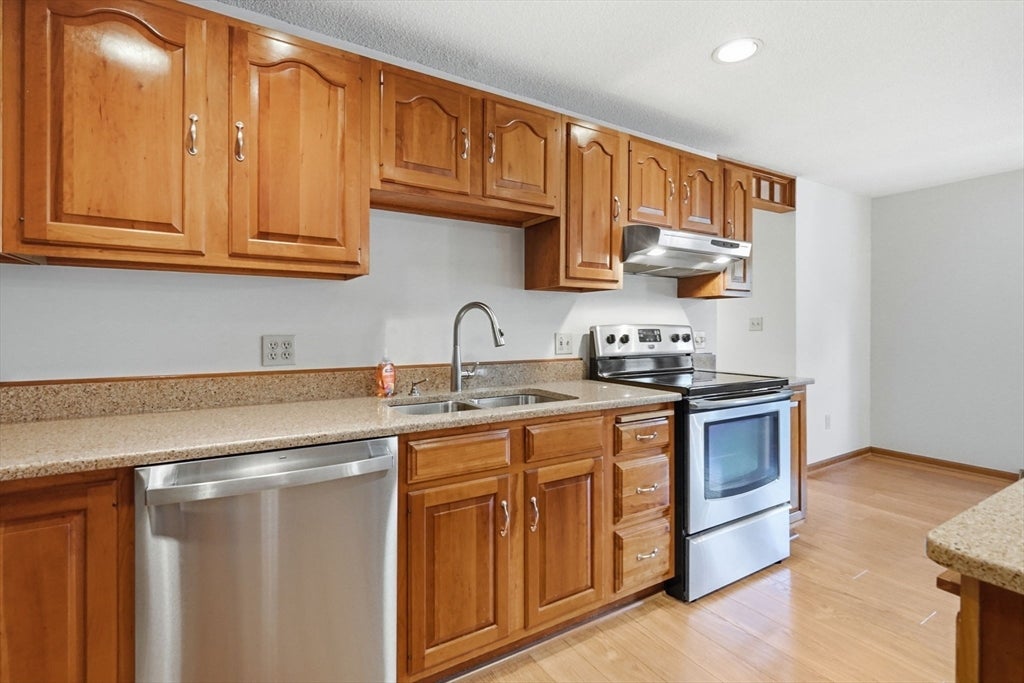 31 Deborah Lane, Westfield, MA Photo #18