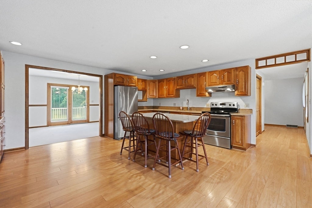 31 Deborah Lane, Westfield, MA Photo #17