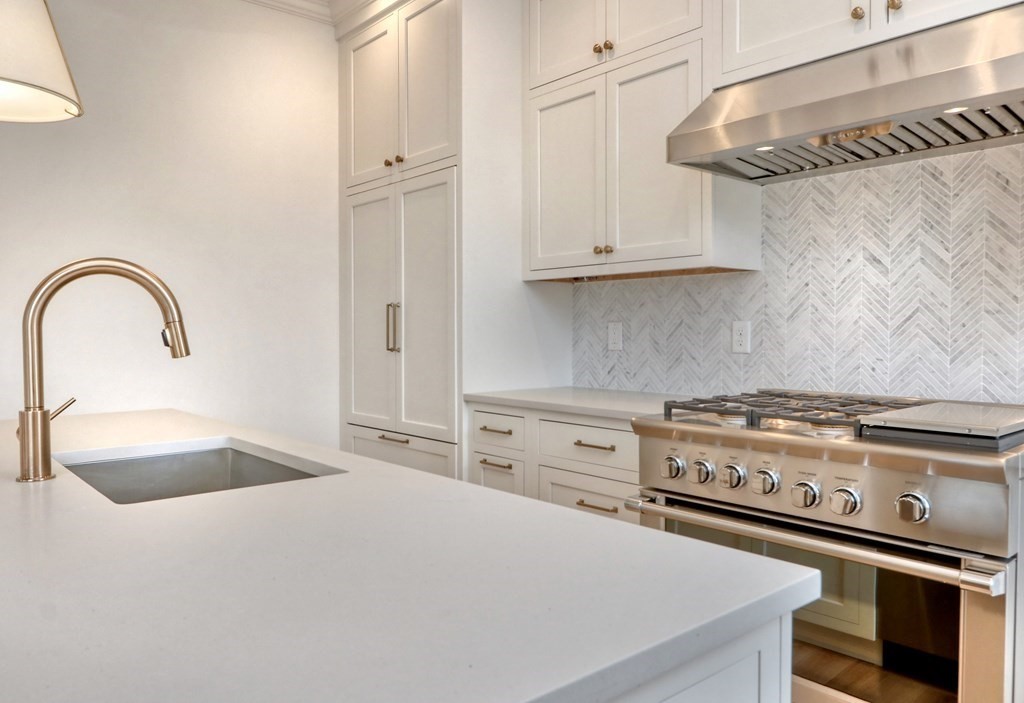 521 East Eighth 6