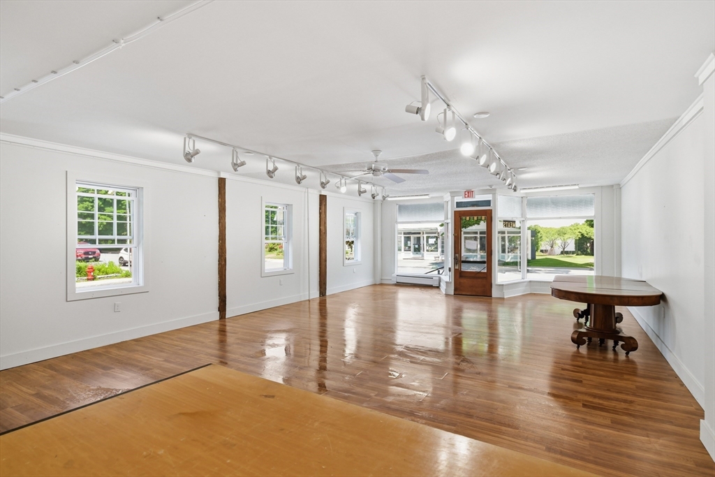 27 Main St
