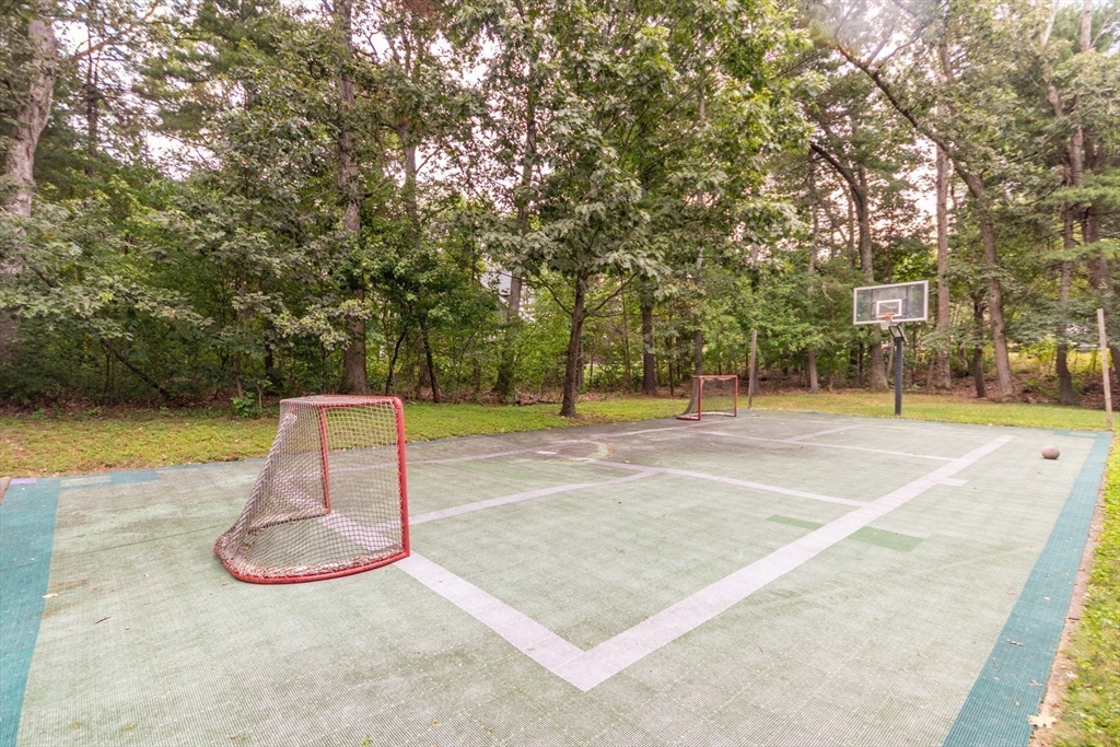 Franklin, Massachusetts 02038, United States, 4 Bedrooms Bedrooms, ,3 BathroomsBathrooms,Residential,Pending,202597