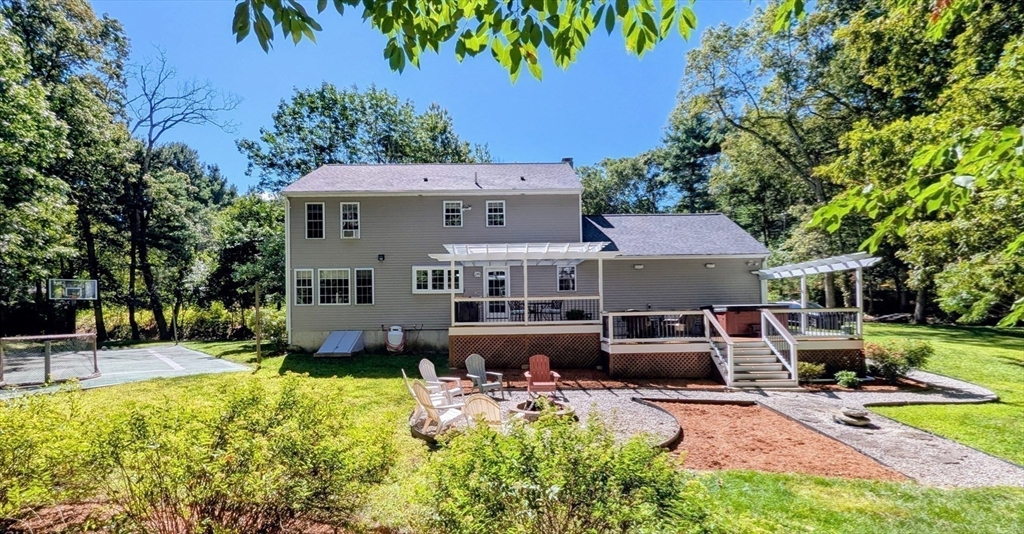 Franklin, Massachusetts 02038, United States, 4 Bedrooms Bedrooms, ,3 BathroomsBathrooms,Residential,Pending,202597