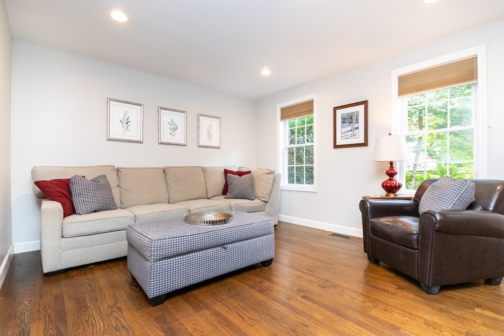 Franklin, Massachusetts 02038, United States, 4 Bedrooms Bedrooms, ,3 BathroomsBathrooms,Residential,Pending,202597