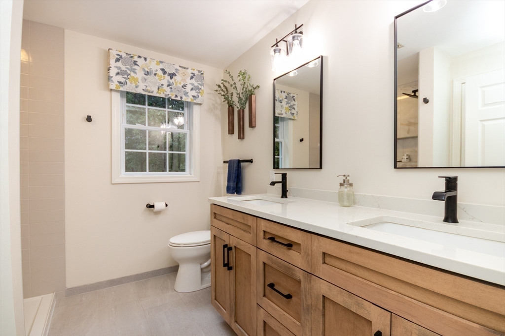 Franklin, Massachusetts 02038, United States, 4 Bedrooms Bedrooms, ,3 BathroomsBathrooms,Residential,Pending,202597