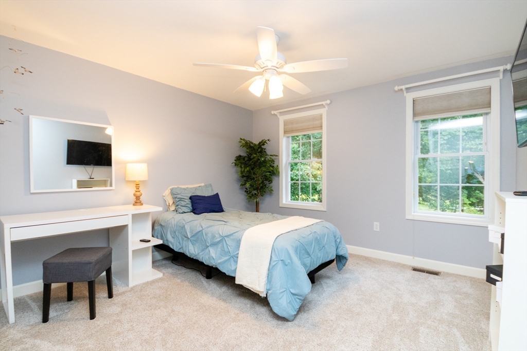 Franklin, Massachusetts 02038, United States, 4 Bedrooms Bedrooms, ,3 BathroomsBathrooms,Residential,Pending,202597