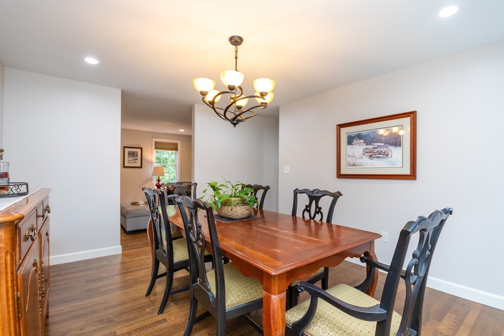 Franklin, Massachusetts 02038, United States, 4 Bedrooms Bedrooms, ,3 BathroomsBathrooms,Residential,Pending,202597