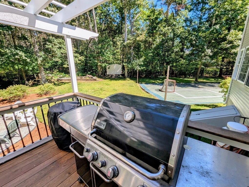 Franklin, Massachusetts 02038, United States, 4 Bedrooms Bedrooms, ,3 BathroomsBathrooms,Residential,Pending,202597