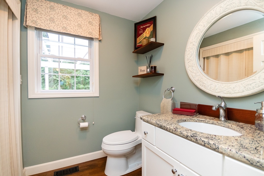 Franklin, Massachusetts 02038, United States, 4 Bedrooms Bedrooms, ,3 BathroomsBathrooms,Residential,Pending,202597